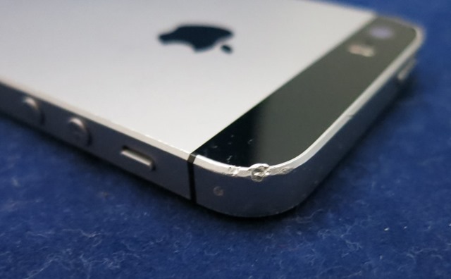 iPhone SEの傷 1