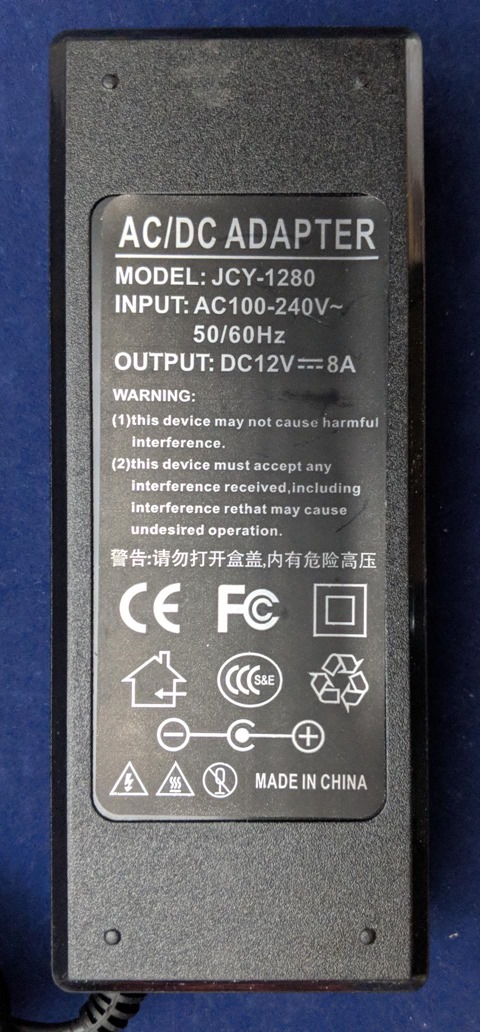 AC-DC変換アダプターのラベル面