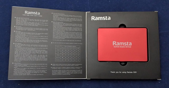 Ramsta S800のパッケージを開けたところ
