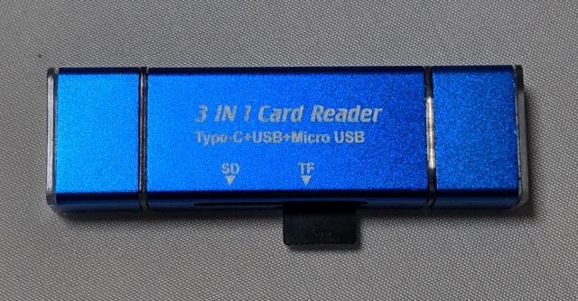 microSDカードを挿入した状態
