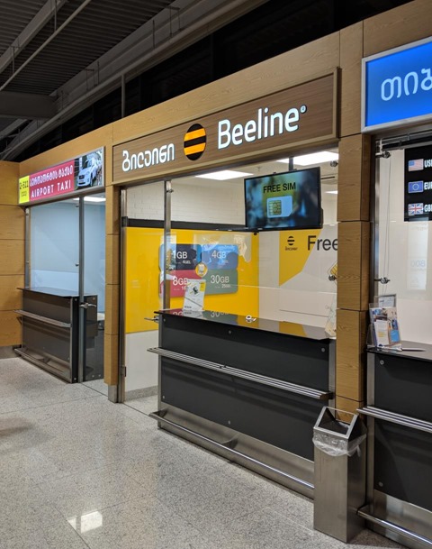 トビリシ国際空港のBeelineのブース