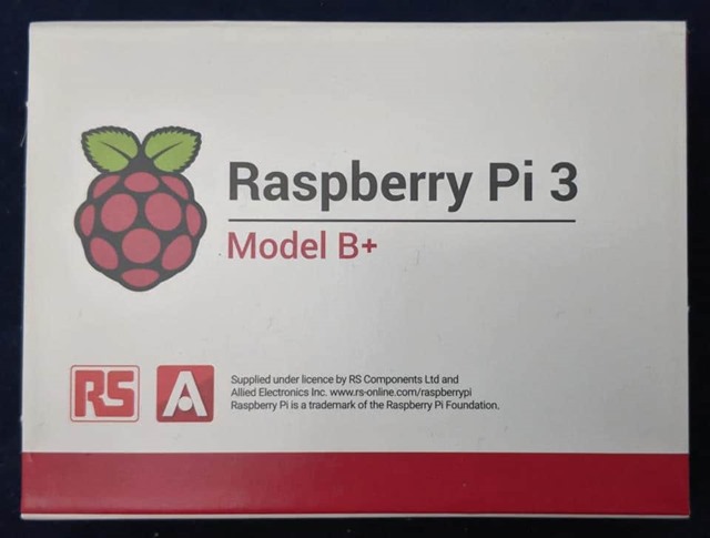 Raspberry Pi 3 Model B+のケース 表
