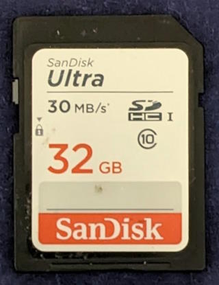 SANDISK SDHCカード 32GB (UHS-I) 表