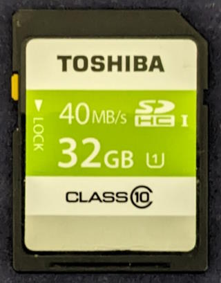 TOSHIBA SDHCカード 32GB (UHS-I) 表