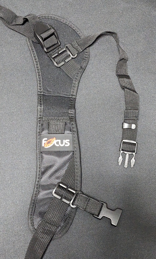 FOCUSのカメラストラップのアンダーアームストラップ