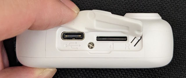 側面のコネクタ類 側面のコネクタ類